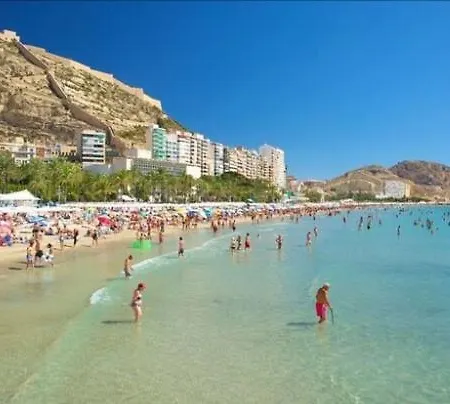 Centre ,plage Et Quartier Anime,wifi ,climatisation